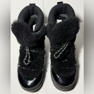 Ugg short ankle boot